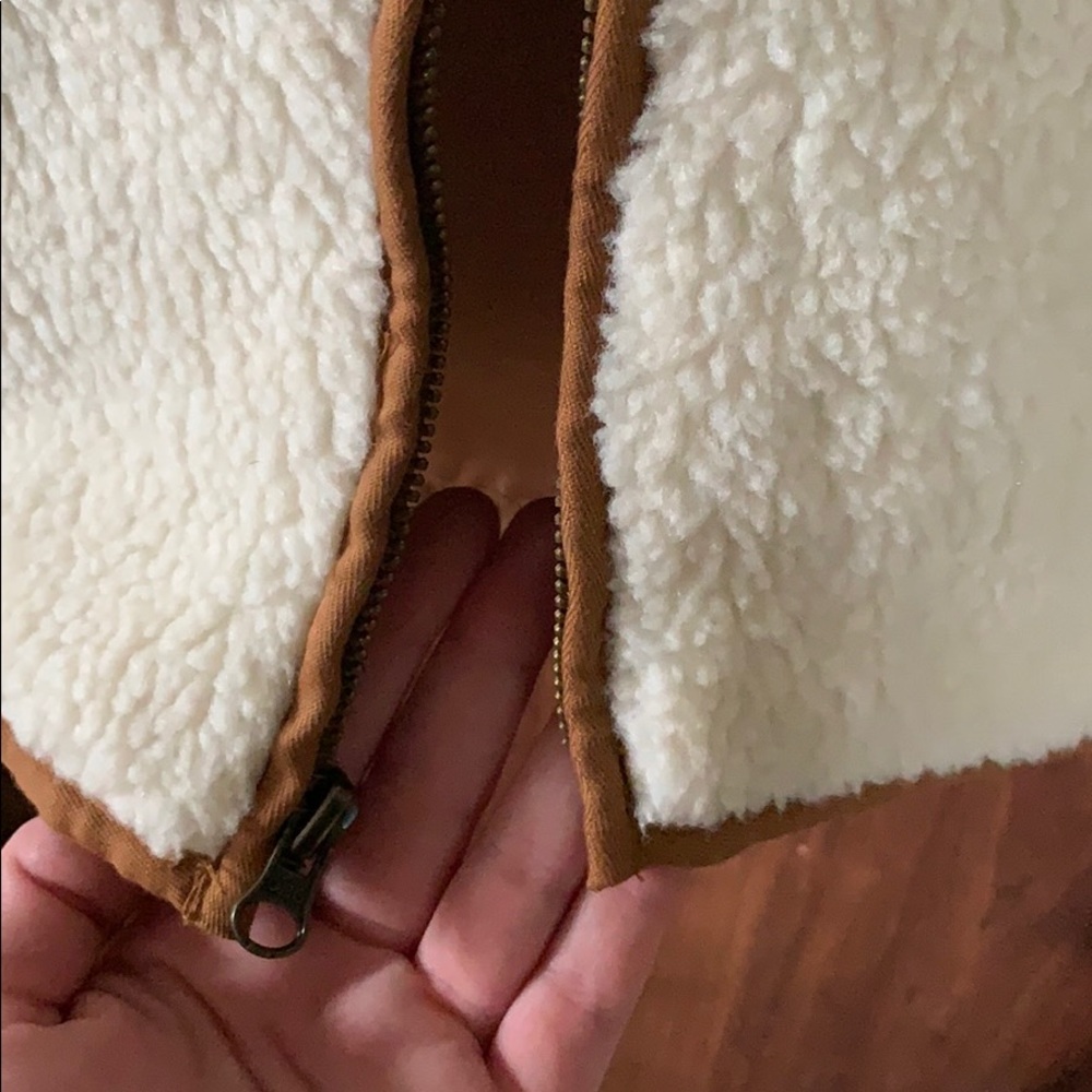 Old Navy women's faux sheepskin vest - Picture 3 of 5
